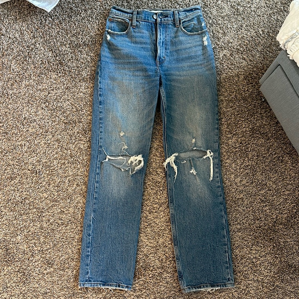 Abercrombie 90s straight ultra high rise Jean size 2